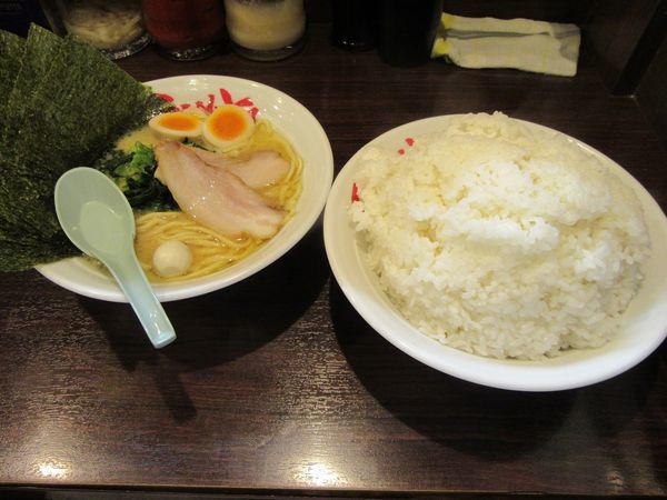 「吟得醤油（９３０円）＋海苔１００円＋サービスライス横綱盛り」@吟家 西千葉店の写真