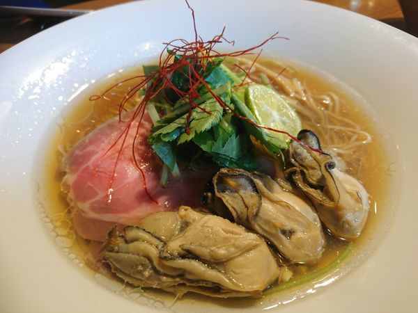 「牡蛎そば880円＋冷酒(獺祭) 他」@寿製麺よしかわ 川越店の写真