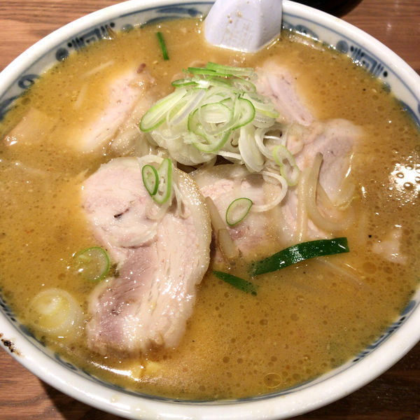 「みそチャーシュー　1,050円」@手打ちらーめん 麺之介の写真