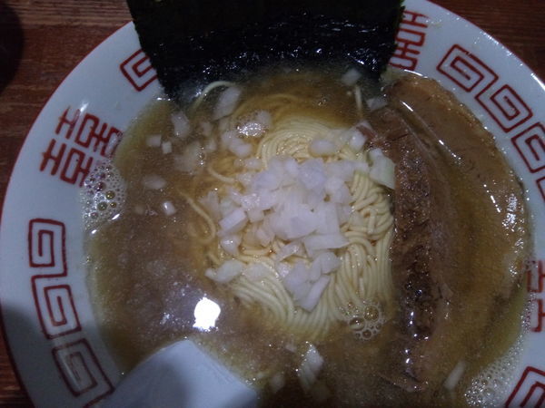 「【限定】淡麗中華そば（カエシ包バージョン）三河屋製麺」@麺や 而今 大東本店の写真