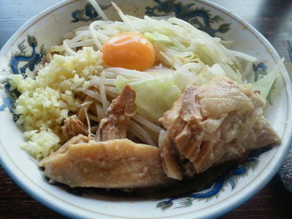 「油そば 700円、生卵 50円」@ラーメン ぬま屋の写真