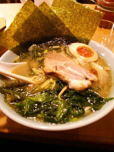 「らーめん+味玉+茎わかめ」@らーめん 佐とうの写真