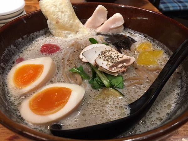 「キノコのベジ白湯ソバ大盛1,040円」@ソラノイロ トンコツ&キノコの写真