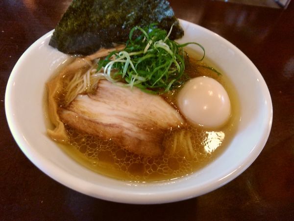 「味玉塩らーめん(並盛・150g)750円」@らーめんダイニング 庵の写真