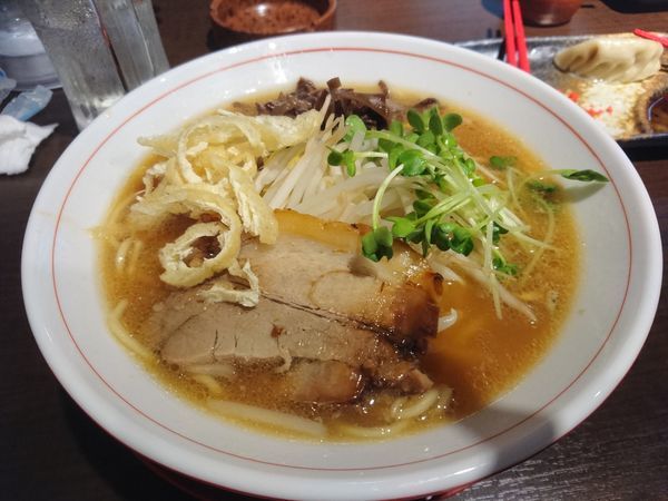 「醤油ラーメン590円＋焼き餃子190円&ハイボール」@麺酒房  龍安の写真