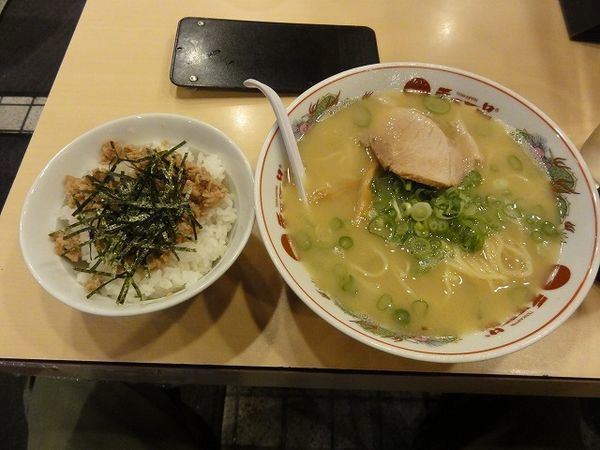 「肉Cランチ（こっさり）麺硬め　830円　瓶ビール530円」@天下一品 蒲田店の写真