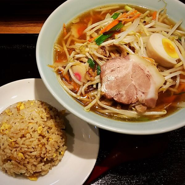 「マル天ラーメン ７００円＋半チャーハンセット ２８０円」@マル天麺房の写真