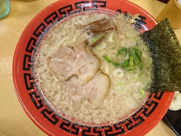 「十割とんこつラーメン」@麺堂香 別府店の写真