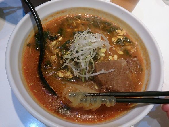 「ポッサムユッケジャン麺」@パンチャンとジョン エキュート赤羽店の写真