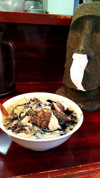 「ミニラーメン黒  ブタ」@ゴリラーメンの写真