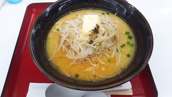 「塩ラーメン大盛り＋バター＋にんにく多め」@くるまやラーメン 鹿浜店の写真