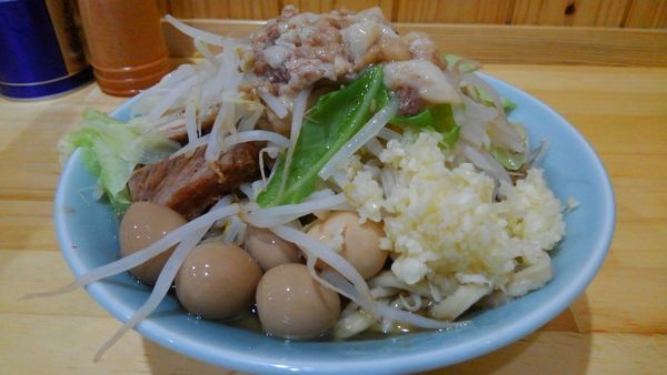 「小ラーメン＋ウズラ＋ニンニクアブラ」@ラーメン寿々㐂の写真