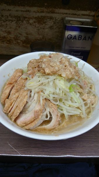 「ラーメン大豚　840円ニンニク少し他全部多め」@ラーメン二郎 横浜関内店の写真