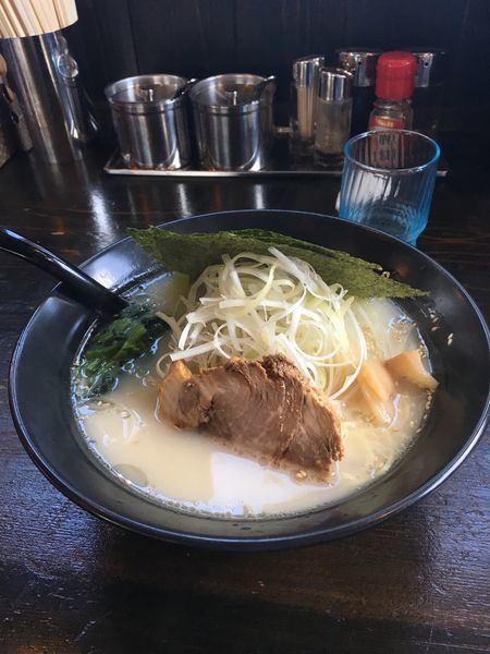 「ネギ塩とんこつラーメン（麺細、脂少）」@ラーメン 一遊の写真
