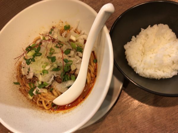 「汁なし担々麺　小ごはん」@らーめん 子うさぎ 大塚店の写真