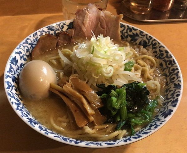 「背脂醤油ラーメン(限定･中盛)＋味玉(750円＋100円)」@ラーメン社井田の写真