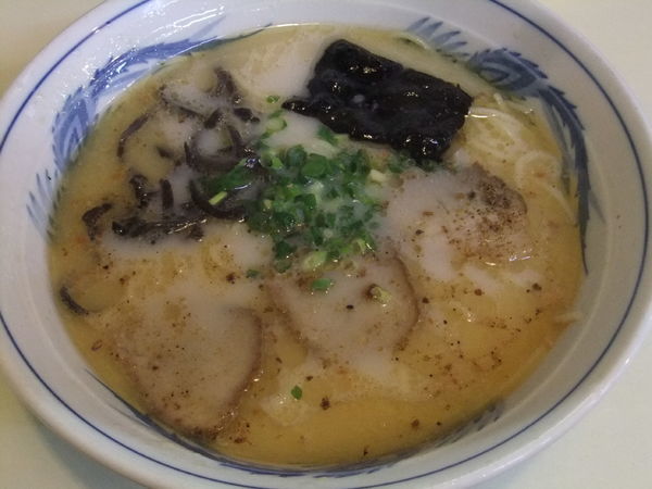 「ラーメン（600円）」@熊本ラーメン こむらさき 上通中央店の写真