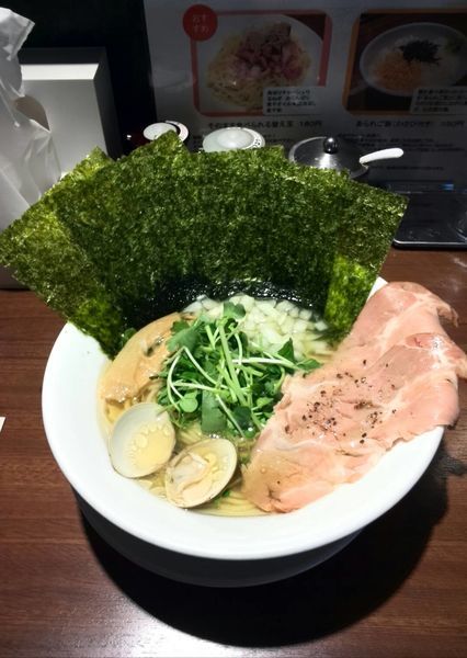 「赤鶏と蛤の淡麗中華そば塩+海苔」@麺屋 ねむ瑠の写真