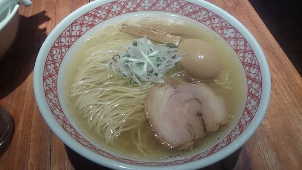 「白だしそば＋味玉」@支那そば しんばの写真