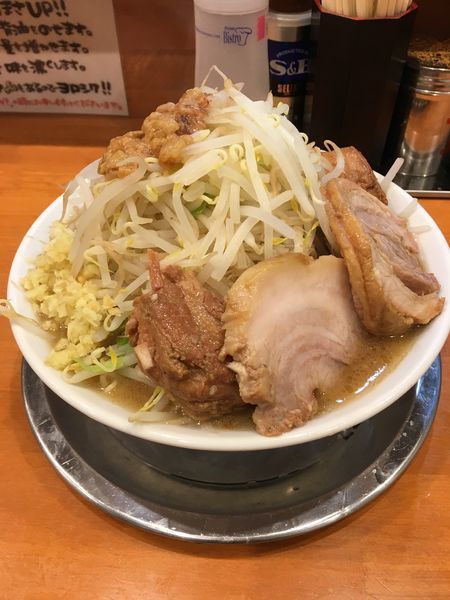 「小豚ラーメン うずらトッピング」@麺屋穴場の写真