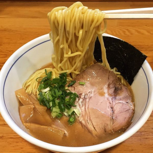 「らー麺750円」@麺屋はし本の写真