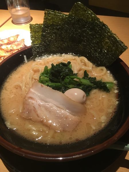 「豚骨醤油らーめん 780円」@オリオン餃子 本店の写真