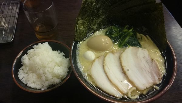 「スペシャル(塩)＋海苔＋小ライス」@横浜家系ラーメン 大黒家の写真