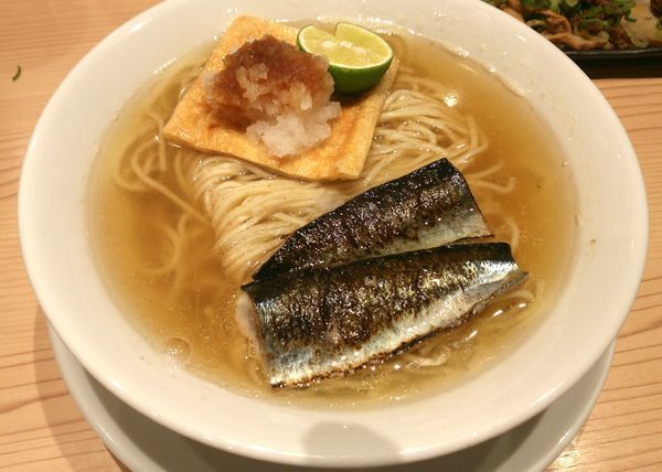 「【秋の三連休特別限定麺】秋刀魚塩そば　980円」@鯛塩そば灯花 本店の写真