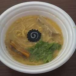 ドラゴンラーメン×麺堂 稲葉・鶏白湯ラーメン