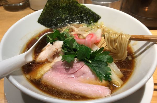 「鶏SOBA(880円)」@Ginza Noodles むぎとオリーブの写真