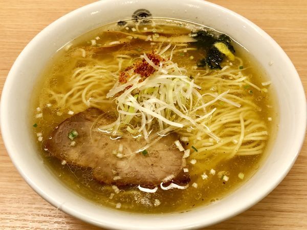 「塩らーめん（大）」@塩専門 ひるがお 東京駅店の写真