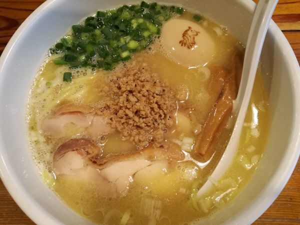 「白鶏らーめん+半熟味付け玉子」@鶏の穴の写真