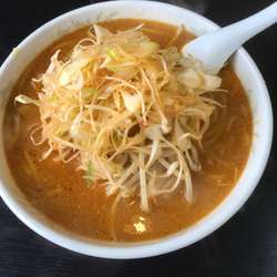 ネギみそラーメン(853円)