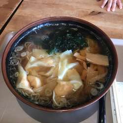 醤油わんたん麺