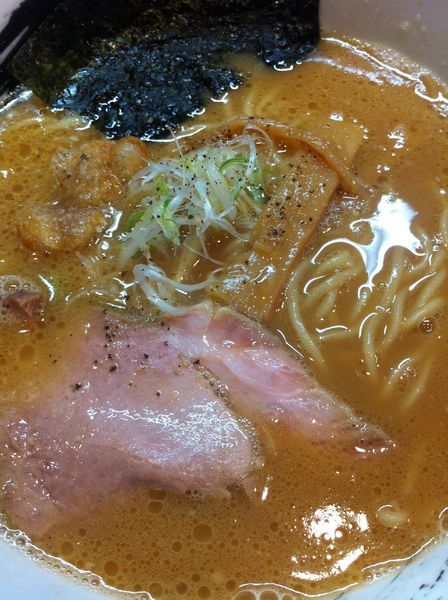 「白鶏醤油らーめん」@麺屋 彩々 昭和町本店の写真