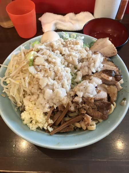 「油そば400g+豚2枚+生卵(ニンニクヤサイアブラマシマシ)」@龍麺 ふえ郎の写真