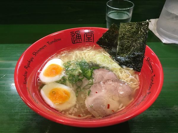 「道堂うま塩ラーメンおんな味（玉子入り）」@琉球新麺 通堂 横浜ラーメン博物館店の写真