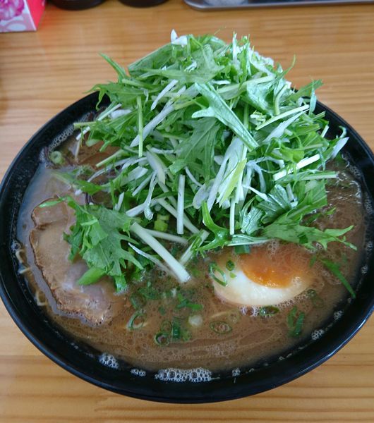 「豚骨ラーメン 野菜増し 替え玉」@豚骨ラーメン 新井商店の写真