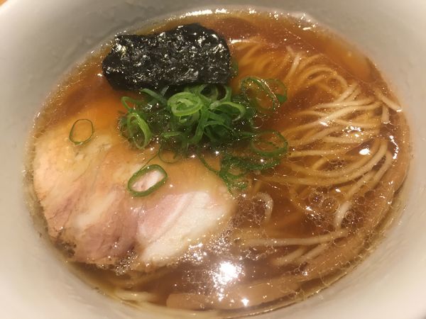 「醤油ラーメン」@支那そばや 新横浜ラーメン博物館店の写真