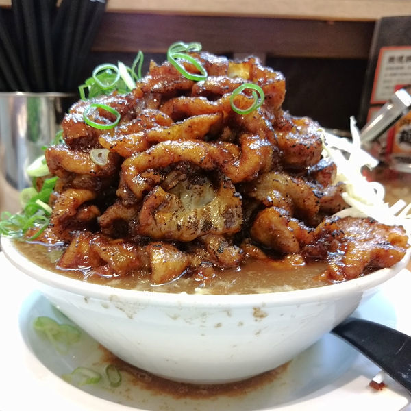 「肉汁麺レベルMAX（肉800g） 1,980円」@肉汁麺ススム 三田店の写真