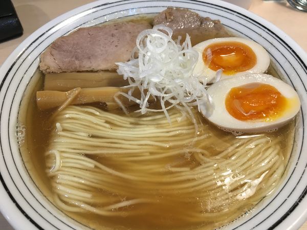 「煮干しらぁめん味玉入り大盛850円」@煮干しらぁめん 猫トラ亭の写真