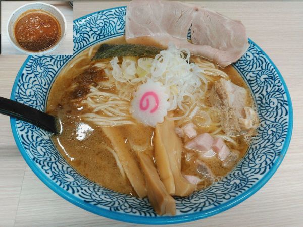 「中華そば 細麺（並；200g）￥780・赤ぞなえ￥180」@狼煙 大宮店の写真