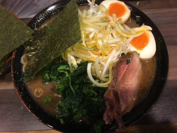 「のり玉ラーメン940円、白髪ネギ160円」@神田ラーメン わいず 神田本店の写真