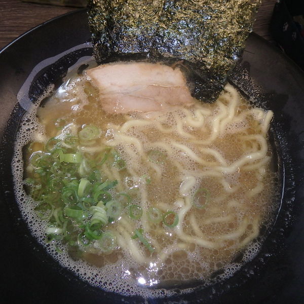 「ラーメン並 (630円) (硬め)」@博多無邪気の写真