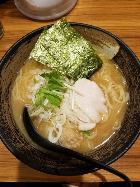 「濃厚鶏骨醤油そば」@濃厚鶏そば 麺屋武一 新橋本店の写真