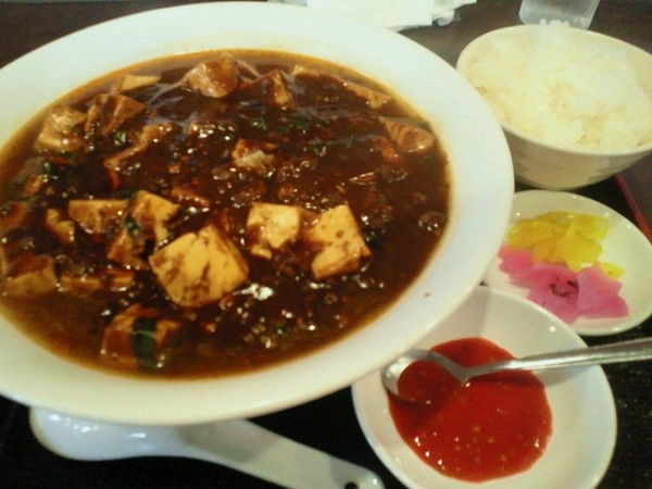 「マーボーめん（辛口） 842円、小ライス 196円」@中華さくらの写真