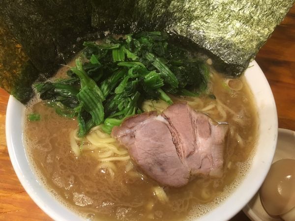 「大盛りラーメン850円、海苔多め100円、味玉ランチサービス」@洞くつ家の写真