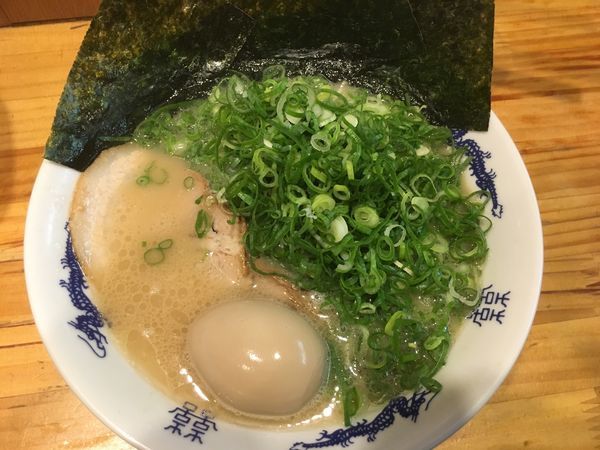 「博多ネギラーメン800円、海苔100円、味玉100円」@博多ラーメンセンターの写真