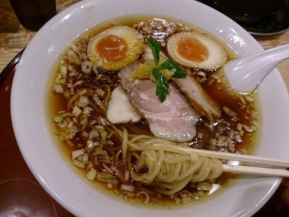 「得製中華そば＋サキベジサラダ」@中華そば 依々恋々の写真