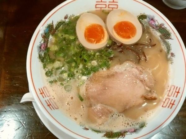 「とんこつラーメン＋味付玉子」@萬福本舗の写真